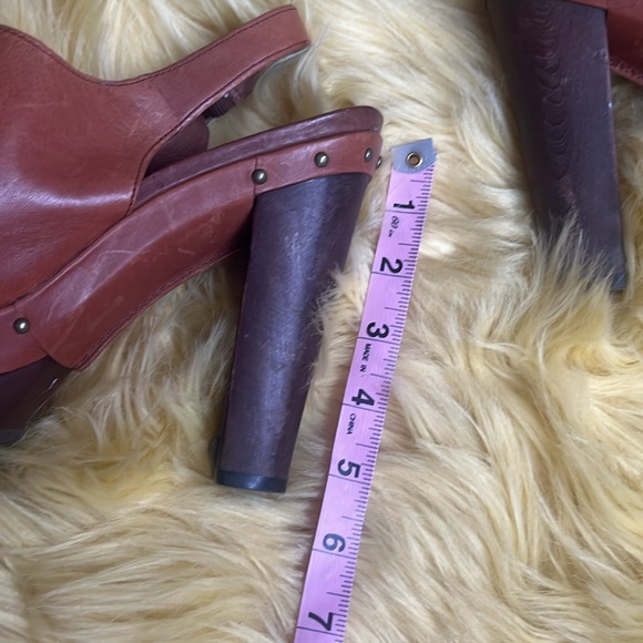 UGG NICCO studded platform leather & cowhide heels - Picture 8 of 9